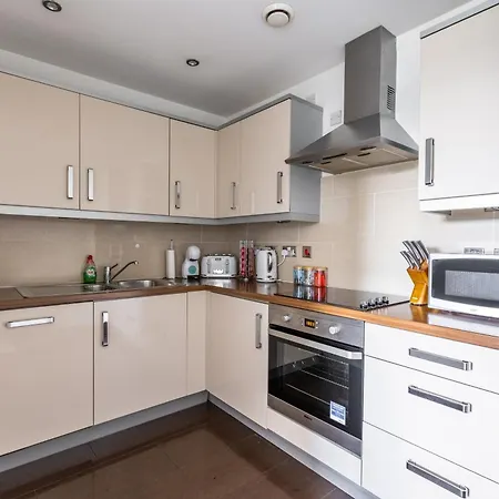 Luxury 2-Bed In Central Mk By Valore Property Services Milton Keynes Exterior photo