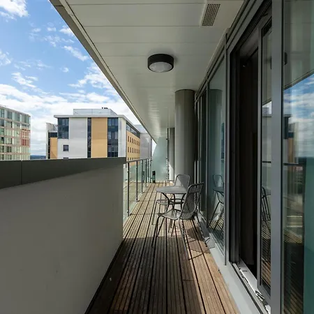 Luxury 2-Bed In Central Mk By Valore Property Services Milton Keynes Exterior photo