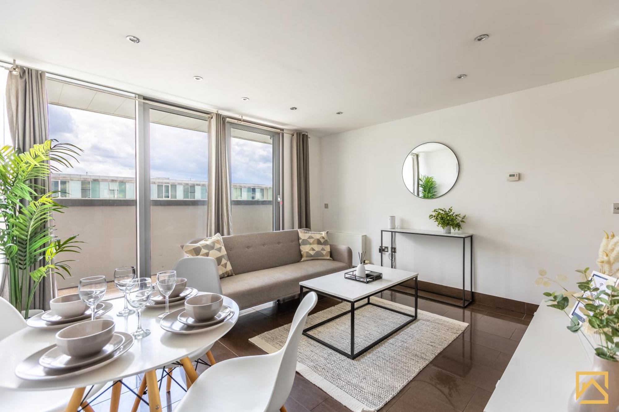 Luxury 2-bed In Mk By Valore Services Apartment