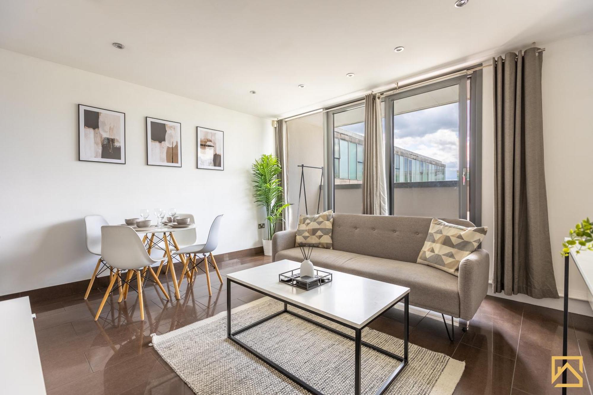 Apartment Luxury 2-bed In Mk By Valore Services Milton Keynes