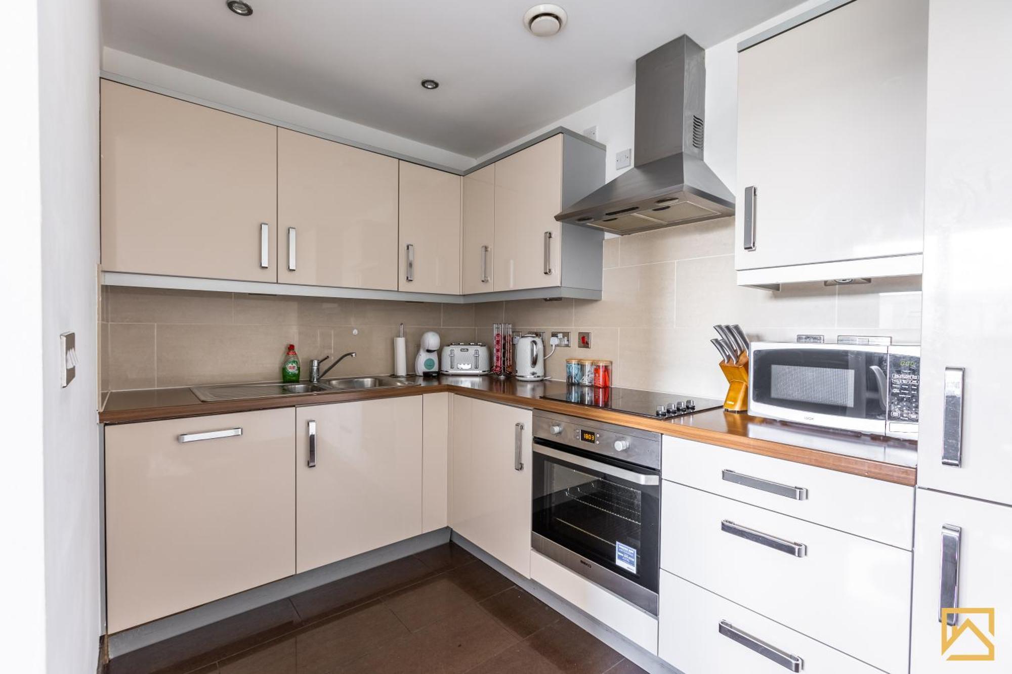 Luxury 2-bed In Mk By Valore Services Apartment