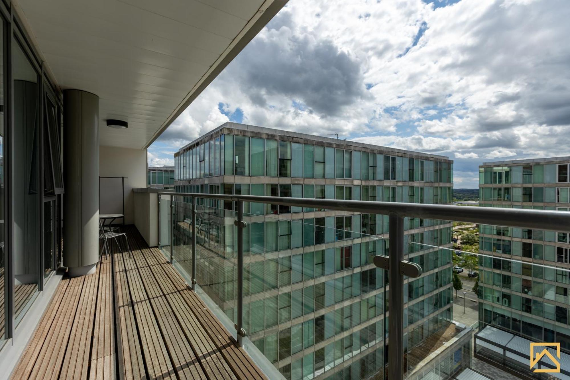 Luxury 2-bed In Mk By Valore Services Apartment
